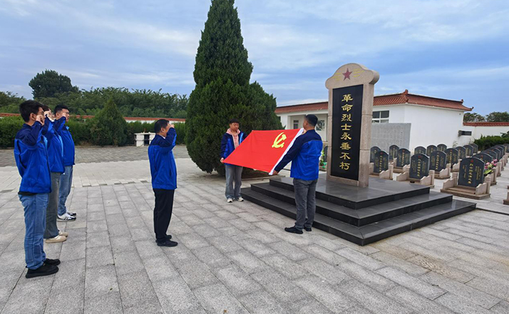 中交一航局五公司第五項目部開展“緬懷先烈 重溫紅色蹤跡”主題黨日活動