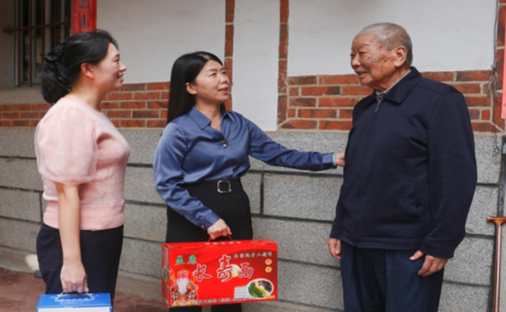 莆田荔城區(qū)開展“情暖重陽(yáng)節(jié) 尊崇敬老兵”慰問(wèn)活動(dòng)