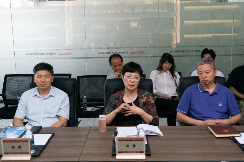 深圳市人大常委會(huì)深入南極光調(diào)研：聚焦企業(yè)需求，共話高質(zhì)量發(fā)展新篇章