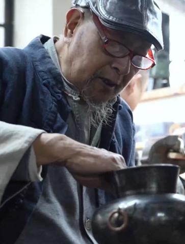 銅上作畫 守藝半生