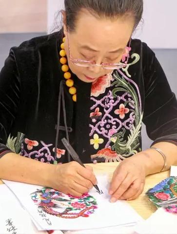 紙上剪乾坤 刀鋒寫春秋