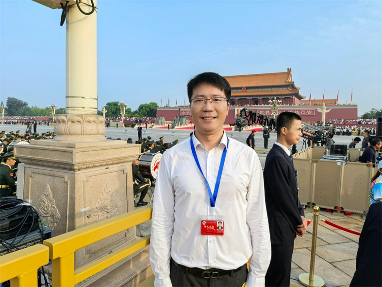 菜鳥(niǎo)無(wú)憂(yōu)董事長(zhǎng)袁軍受邀參加現(xiàn)場(chǎng)觀(guān)看抗戰(zhàn)勝利 80 周年紀(jì)念活動(dòng)