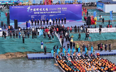 衛(wèi)水逐浪龍舟躍，八省同襄運(yùn)河情——新鄉(xiāng)龍舟賽在共渠鳴槳開賽！